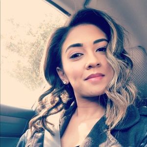 Meet your Posher, Rayzel